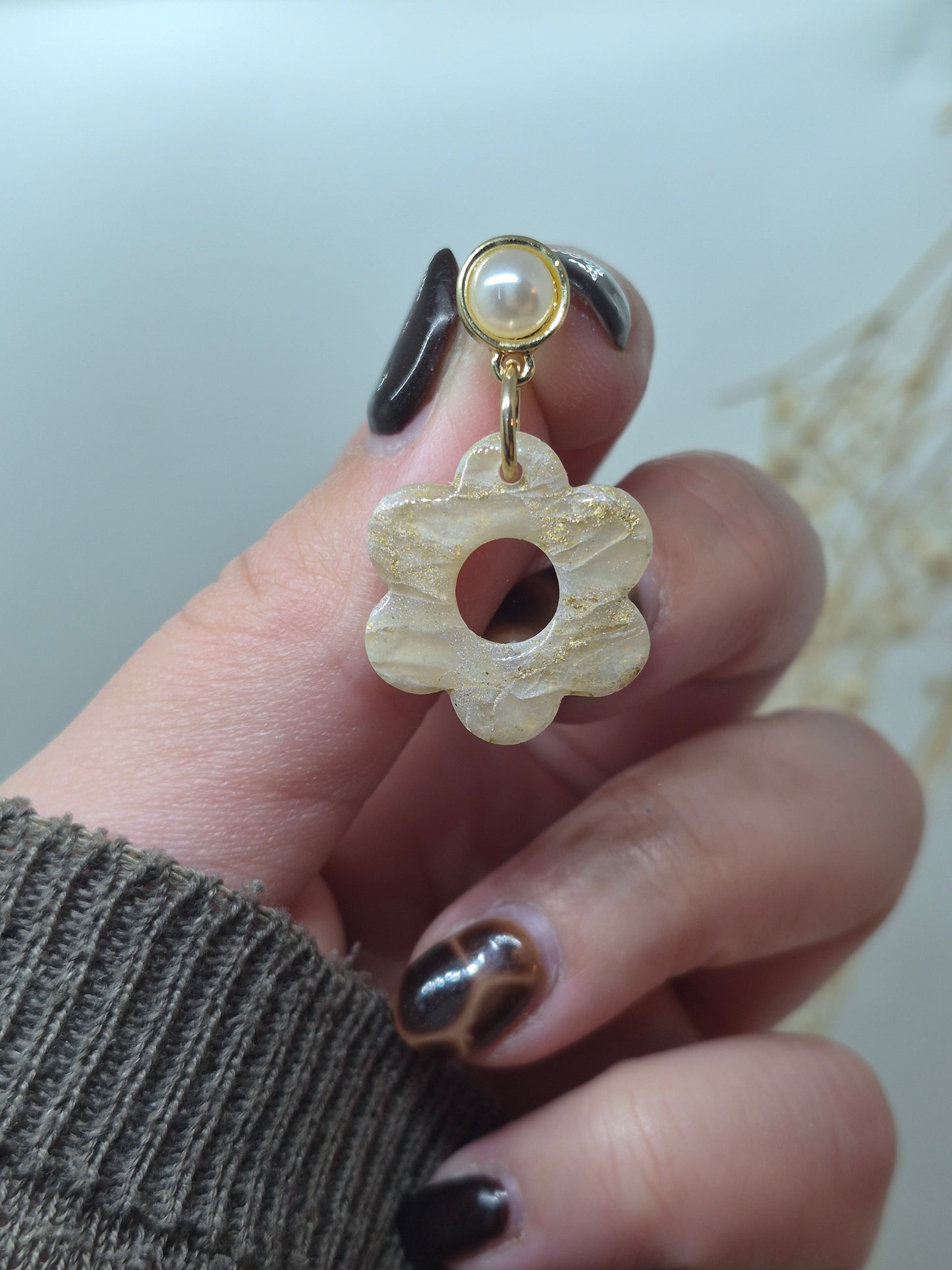 Boucle d'oreille - FLORA - Nacrée & Dorée