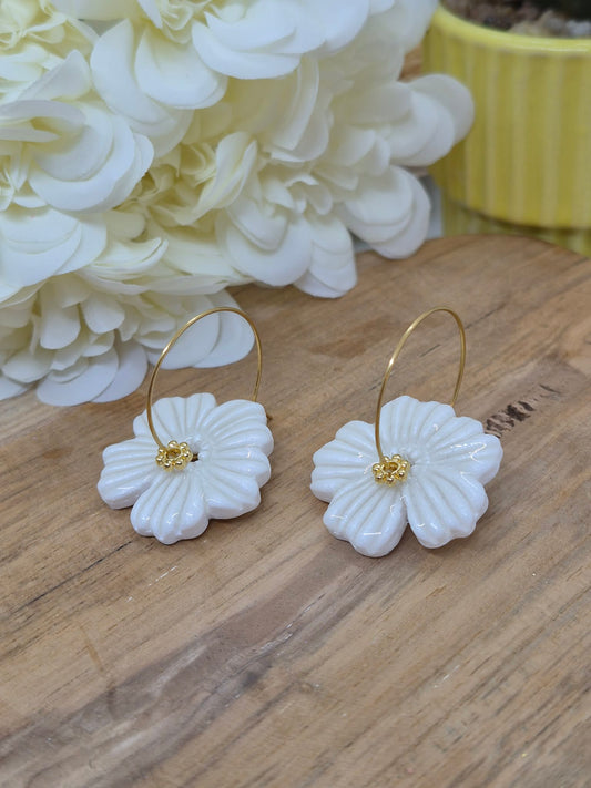 Boucle d'oreille - Fleur blanche
