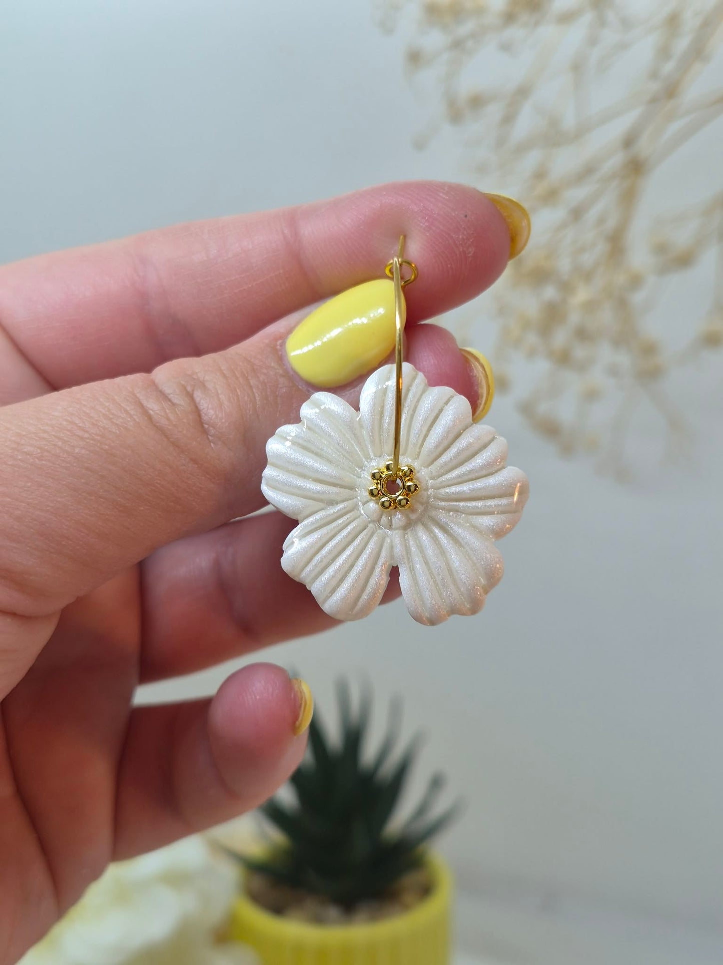 Boucle d'oreille - Fleur blanche